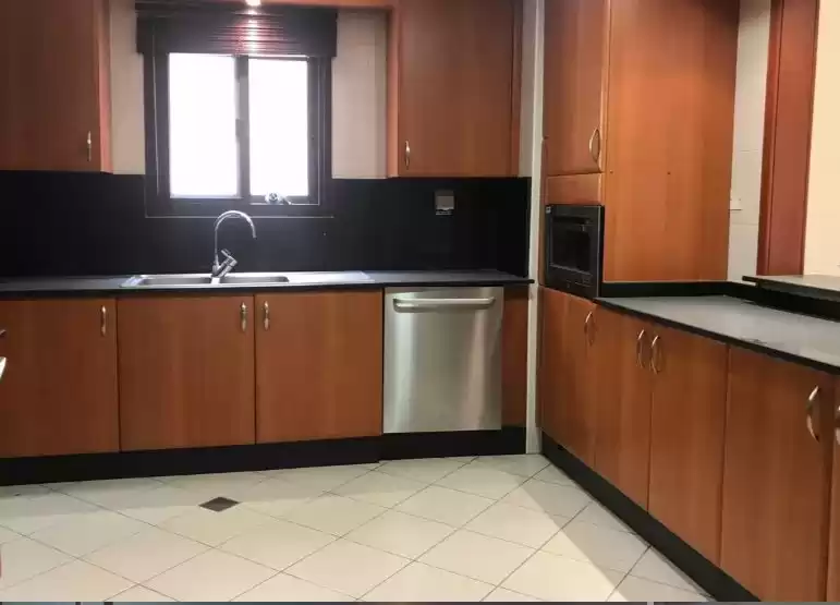 سكني عقار جاهز 3 غرف  مفروش فيلا في مجمع  للإيجار في السد , الدوحة #8895 - 1  صورة 